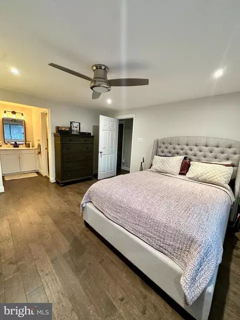 Bedroom - 19 Carousel Ct, Sterling, VA 20164 photo 2 of 5
