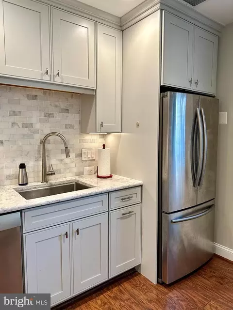 Kitchen - 19 Carousel Ct, Sterling, VA 20164 photo 4 of 6