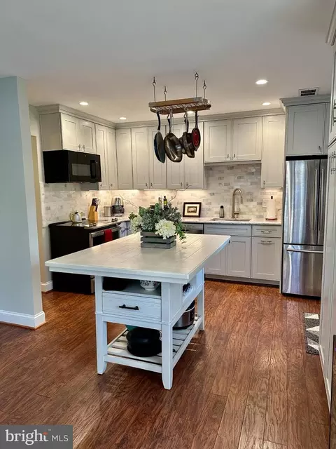 Kitchen - 19 Carousel Ct, Sterling, VA 20164 photo 2 of 6