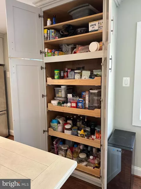Kitchen - 19 Carousel Ct, Sterling, VA 20164 photo 6 of 6