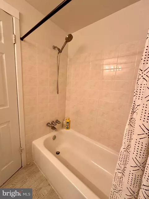 Bath - 19 Carousel Ct, Sterling, VA 20164 photo 5 of 5