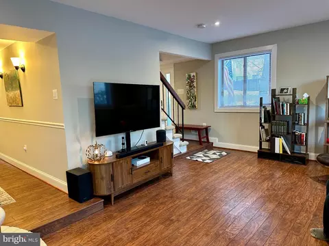 Living - 19 Carousel Ct, Sterling, VA 20164 photo 1 of 2