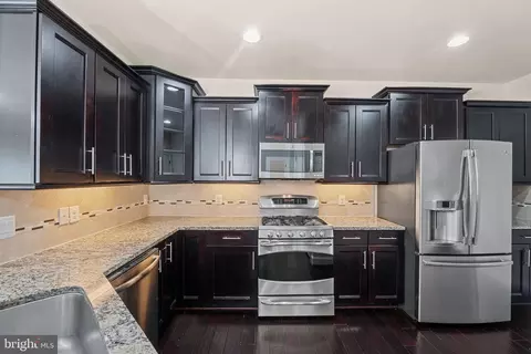 Kitchen - 42612 Hardage Ter, Ashburn, VA 20148 photo 2 of 2