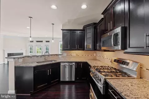 Kitchen - 42612 Hardage Ter, Ashburn, VA 20148 photo 1 of 2