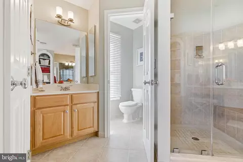 Bath - 22475 Forest Manor Dr, Ashburn, VA 20148 photo 4 of 9