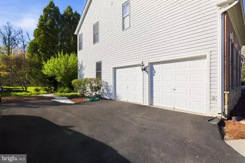 Exterior - 22475 Forest Manor Dr, Ashburn, VA 20148 photo 9 of 9