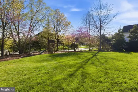 Exterior - 22475 Forest Manor Dr, Ashburn, VA 20148 photo 7 of 9