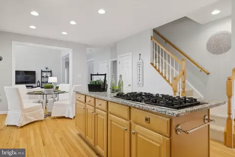 Kitchen - 22475 Forest Manor Dr, Ashburn, VA 20148 photo 5 of 9