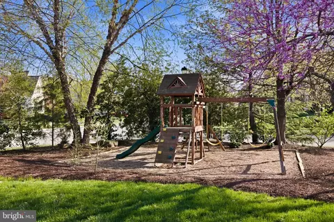 Exterior - 22475 Forest Manor Dr, Ashburn, VA 20148 photo 8 of 9