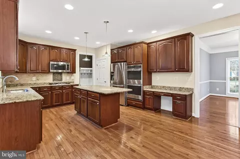 Kitchen - 43785 Timberbrooke Pl, Ashburn, VA 20147 photo 2 of 2