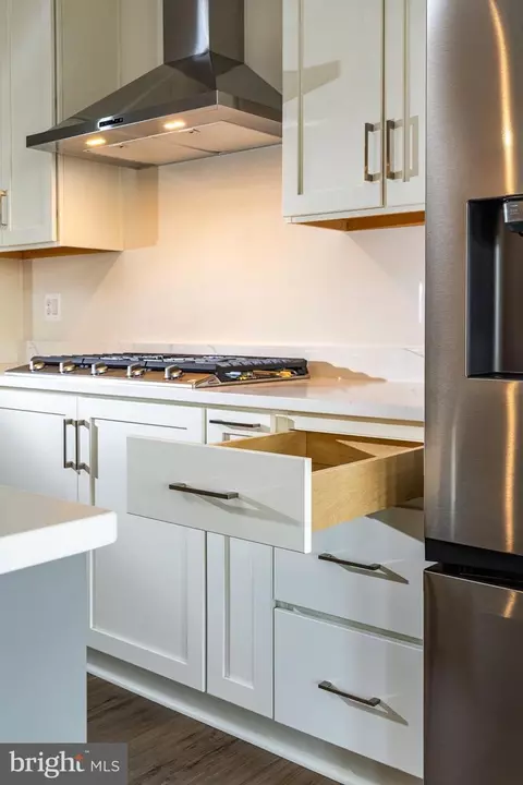 Kitchen - 23642 Winterday Dr, Ashburn, VA 20148 photo 6 of 10