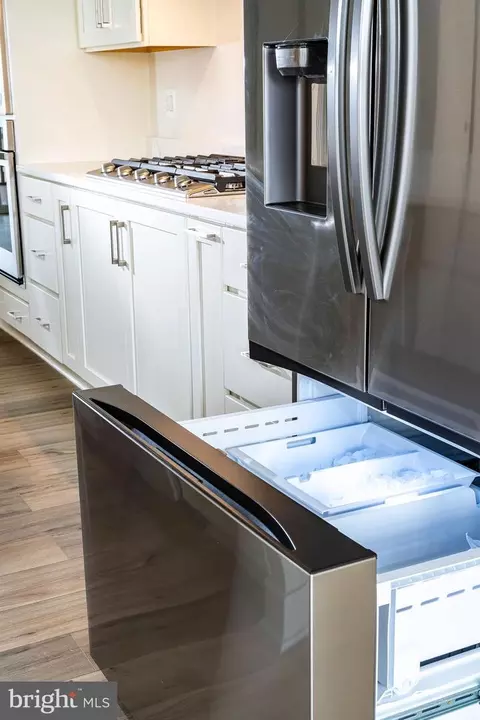 Kitchen - 23642 Winterday Dr, Ashburn, VA 20148 photo 7 of 10