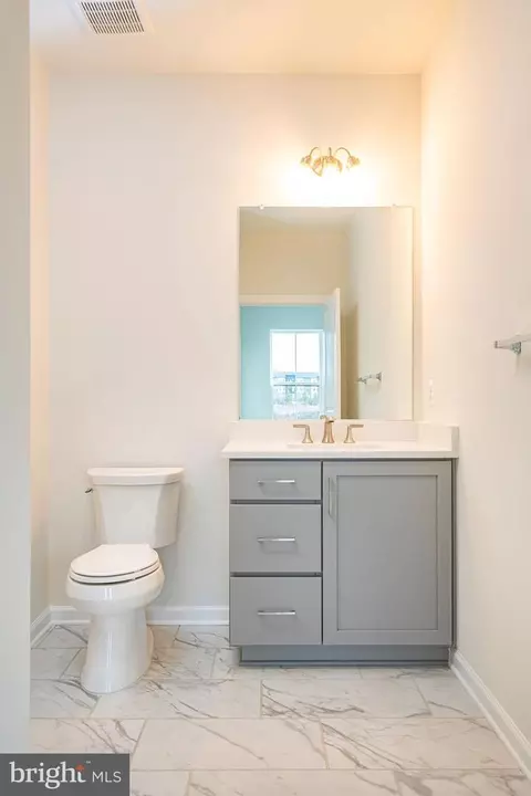 Bath - 23642 Winterday Dr, Ashburn, VA 20148 photo 6 of 6