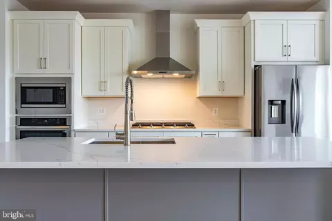Kitchen - 23642 Winterday Dr, Ashburn, VA 20148 photo 1 of 10