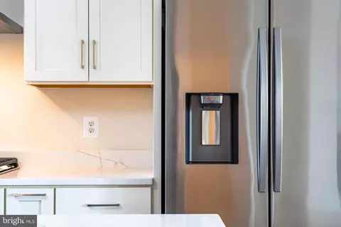 Kitchen - 23642 Winterday Dr, Ashburn, VA 20148 photo 5 of 10