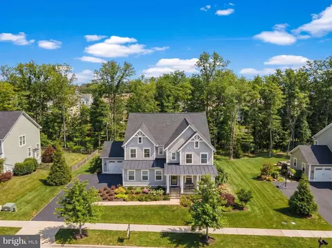 41263 Chatham Green Cir, Aldie, VA 20105