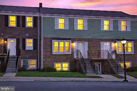 1032 B Margate Ct, Sterling, VA 20164