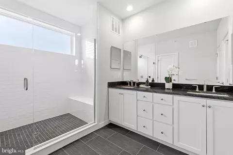 Bath - 43182 Mongold Sq, Ashburn, VA 20148 photo 1 of 2