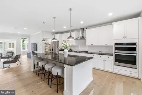 Kitchen - 43182 Mongold Sq, Ashburn, VA 20148 photo 1 of 2