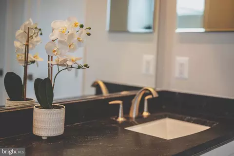 Bath - 43182 Mongold Sq, Ashburn, VA 20148 photo 2 of 2