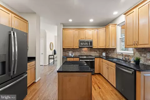 Kitchen - 20807 Fenwick Dr, Ashburn, VA 20147 photo 4 of 6