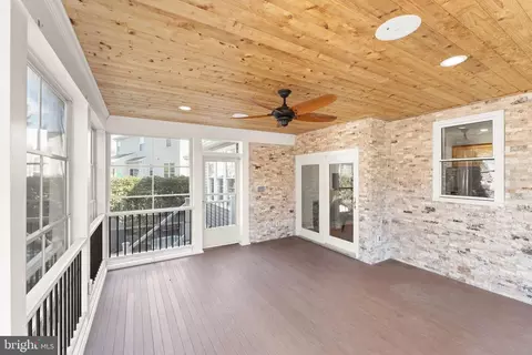 Exterior - 20807 Fenwick Dr, Ashburn, VA 20147 photo 14 of 23