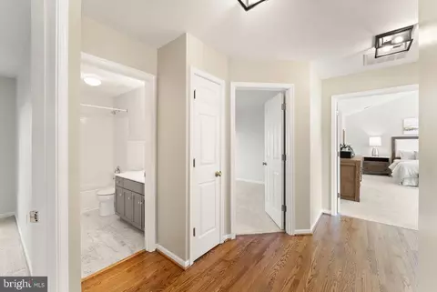 Entry Way - 20807 Fenwick Dr, Ashburn, VA 20147 photo 3 of 4