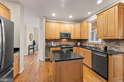 Kitchen - 20807 Fenwick Dr, Ashburn, VA 20147 photo 3 of 6