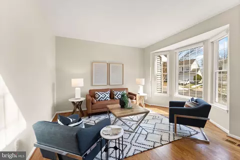 Living - 20807 Fenwick Dr, Ashburn, VA 20147 photo 1 of 7