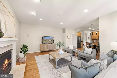 Living - 20807 Fenwick Dr, Ashburn, VA 20147 photo 6 of 7