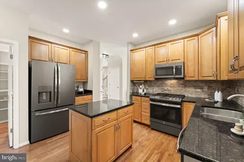 Kitchen - 20807 Fenwick Dr, Ashburn, VA 20147 photo 5 of 6