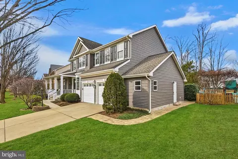 Exterior - 20807 Fenwick Dr, Ashburn, VA 20147 photo 4 of 23