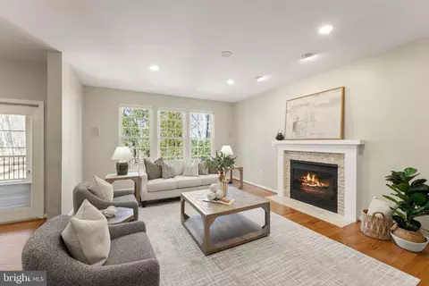 Living - 20807 Fenwick Dr, Ashburn, VA 20147 photo 4 of 7