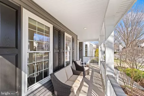 Exterior - 20807 Fenwick Dr, Ashburn, VA 20147 photo 10 of 23