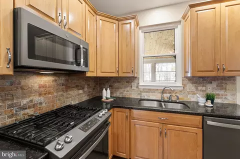 Kitchen - 20807 Fenwick Dr, Ashburn, VA 20147 photo 2 of 6