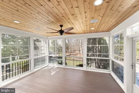 Exterior - 20807 Fenwick Dr, Ashburn, VA 20147 photo 12 of 23