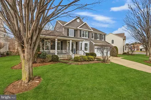 Exterior - 20807 Fenwick Dr, Ashburn, VA 20147 photo 5 of 23
