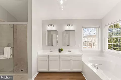 Bath - 20807 Fenwick Dr, Ashburn, VA 20147 photo 1 of 4
