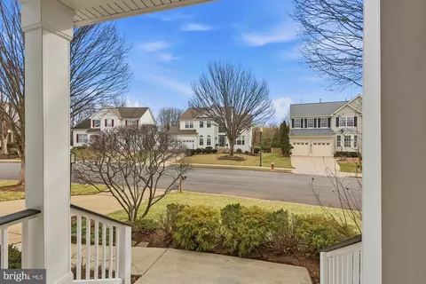 Exterior - 20807 Fenwick Dr, Ashburn, VA 20147 photo 6 of 23
