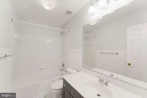 Bath - 20807 Fenwick Dr, Ashburn, VA 20147 photo 4 of 4
