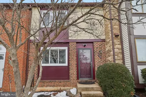 702 Giles Pl, Sterling, VA 20164