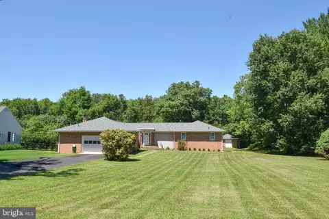 19141 Youngs Cliff Rd, Sterling, VA 20165