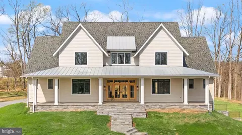 17819 Yatton Rd, Round Hill, VA 20141