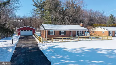 9 Honeybee Ave, Round Hill, VA 20141