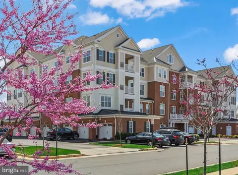 44589 York Crest Ter #300, Ashburn, VA 20147