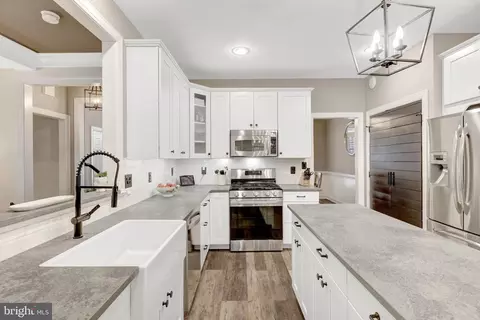 Kitchen - 24154 Corktree Ln, Aldie, VA 20105 photo 3 of 7