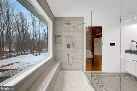Bath - 24154 Corktree Ln, Aldie, VA 20105 photo 5 of 8