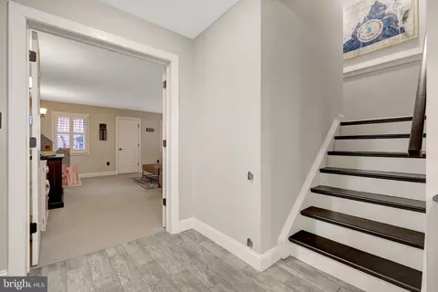 Entry Way - 24154 Corktree Ln, Aldie, VA 20105 photo 6 of 7