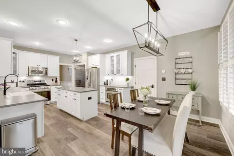 Kitchen - 24154 Corktree Ln, Aldie, VA 20105 photo 5 of 7
