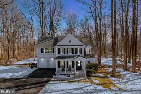 Exterior - 24154 Corktree Ln, Aldie, VA 20105 photo 6 of 23